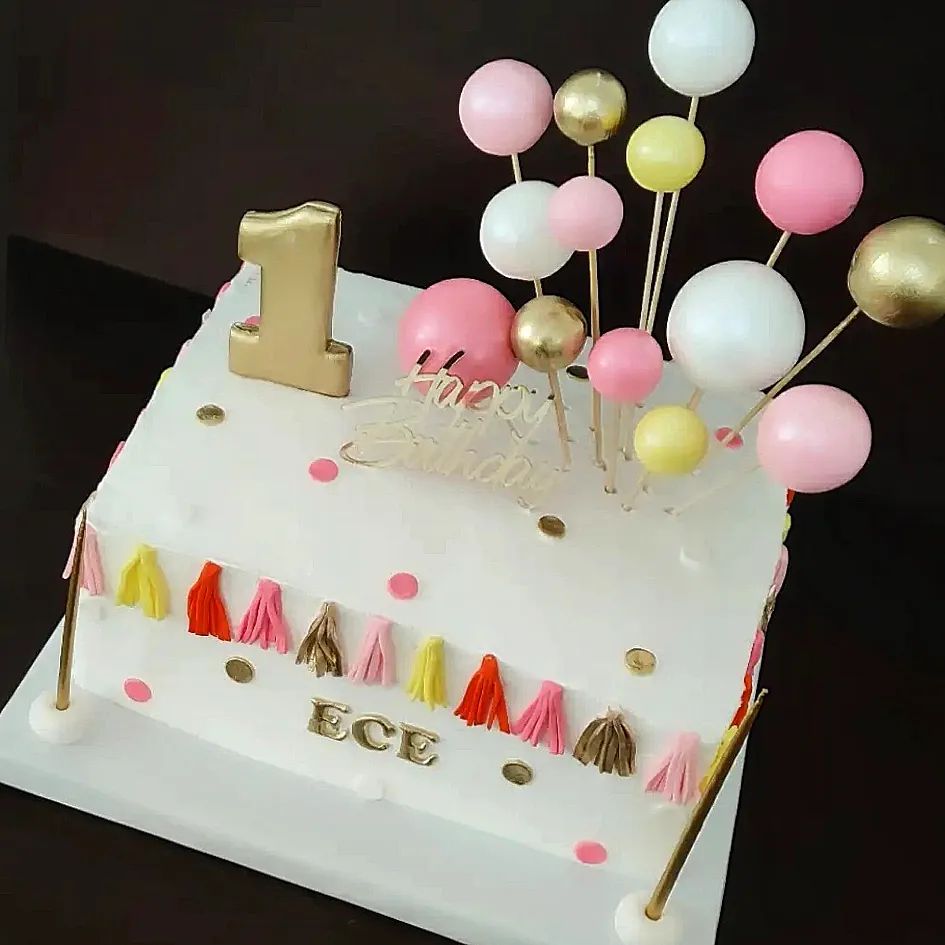 Balonlu Bir yaş pastası 