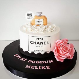 Chanel Cake